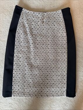 Diane Von Furstenberg Black and Cream Lace-Front Pencil Skirt sz 10